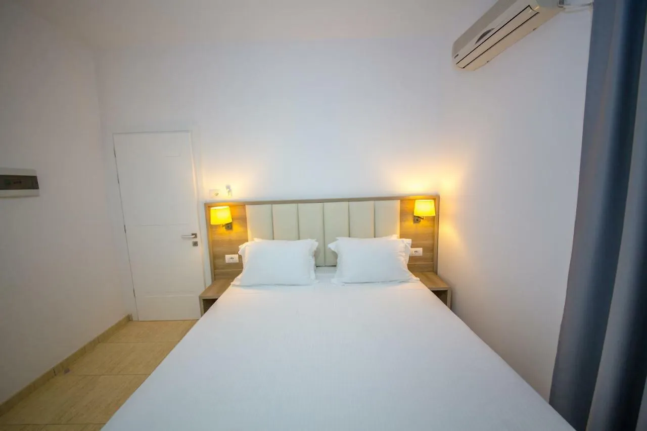 Hotel Alina Sarandë 3*,  Albánie